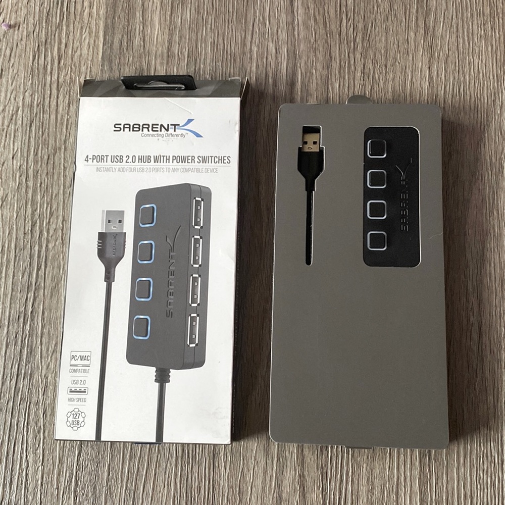 🌻NWT Sabrent 4-port USB Hub for PC/MAC